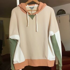 NWT, NATURAL REFLECTIONS HOODED SWEATSHIRT. SIZE LARGE
